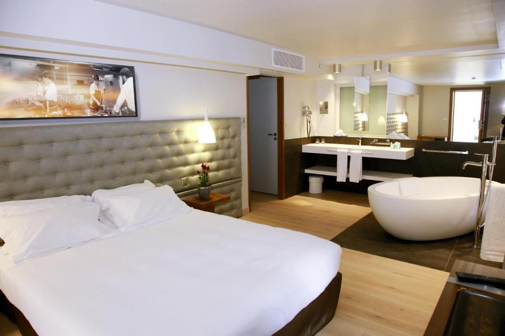 Le Pre Du Moulin - Maison Alonso - Hotel & Restaurant Sérignan-du-Comtat 객실 사진